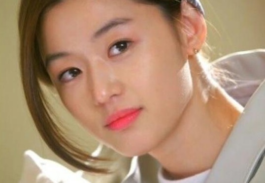 韓国女優チョンジヒョン 韓国映画 猟奇的な彼女 の大ヒットから韓国ドラマ 星から来たあなた での完全復活まで １２年 もかかった理由 韓国ドラマで韓国go